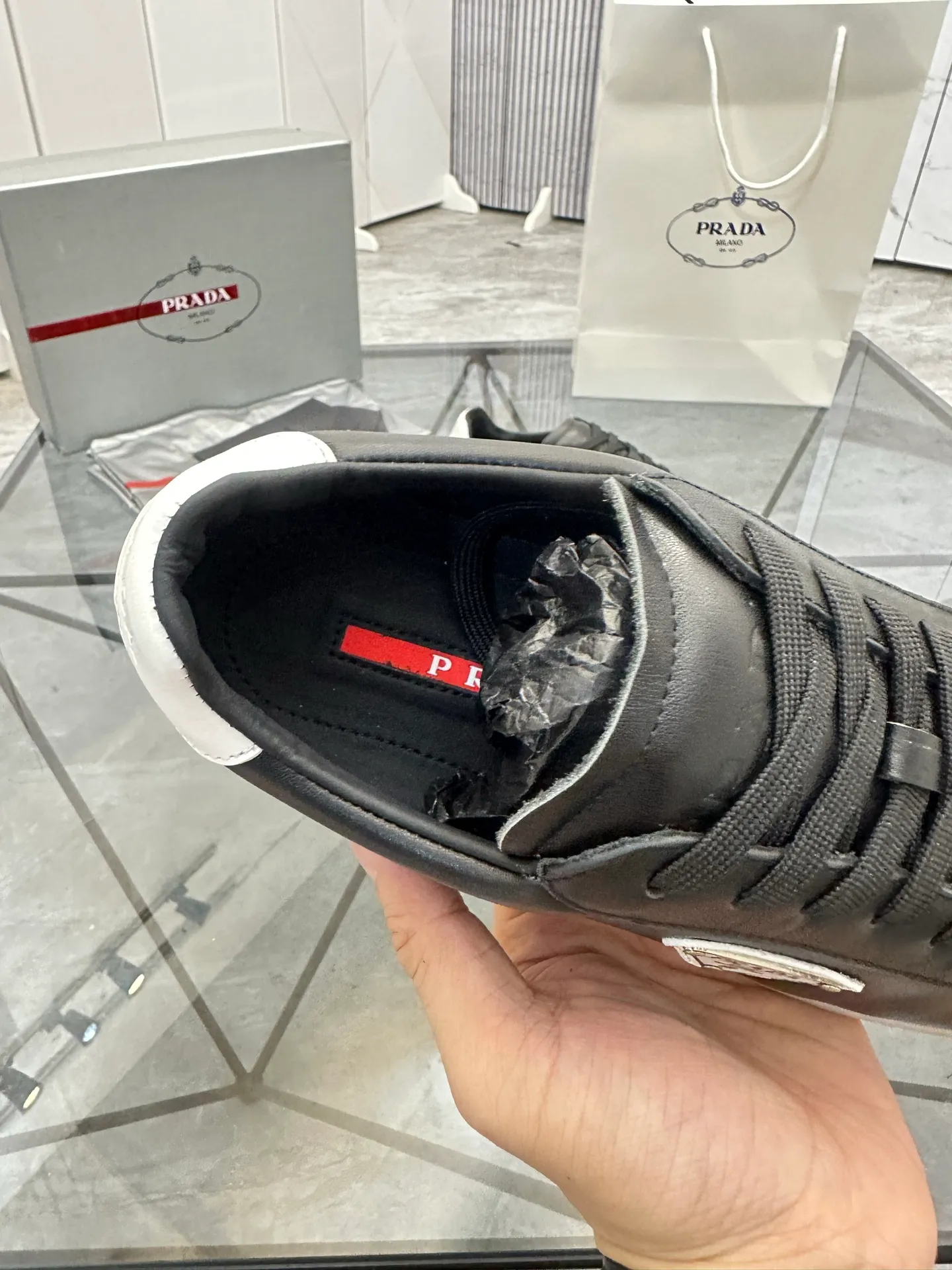 Men's shoes for sale 💰: 💰P540¥ High-end top quality Product trademark: Prada *"Prada*" low-top casual shoes Regular size: 38-45 (can be customized to 46) Product materials: imported first-layer cowhide for the upper, water-dyed cowhide lining, cowhide feet, original outsole. No.: 001